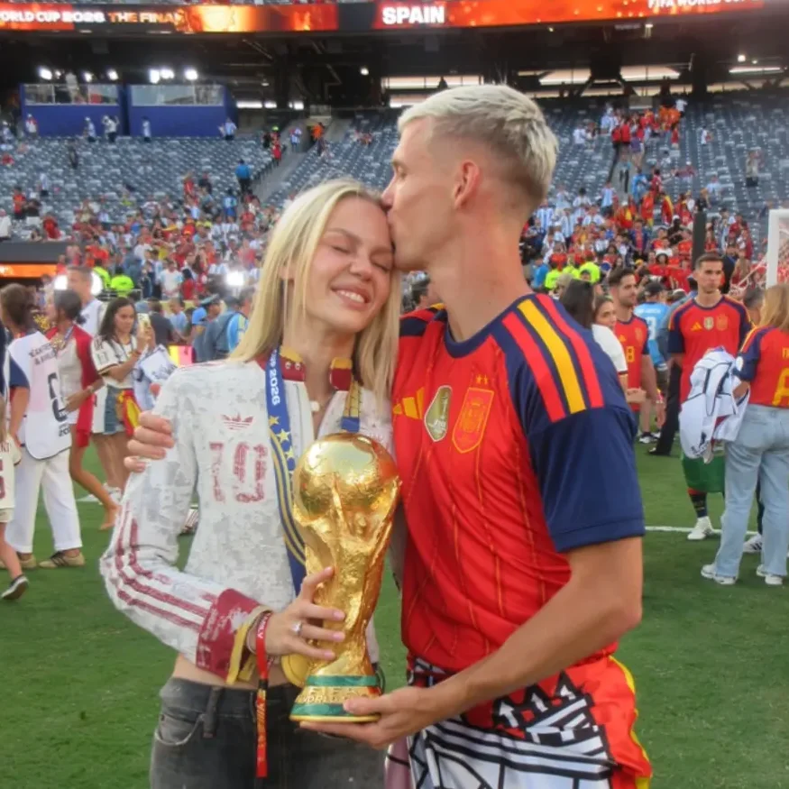Dani Olmo — Laura Abla Schmitt